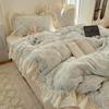 Conjunto de Roupa de Cama de Quatro Peças Pequeno Floral Estilo Coreano Classe A Veludo Leite para Inverno, Capa de Edredom Espessa de Coral Fleece e Conjunto de Lençol de Três Peças Single
