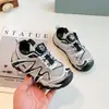 Tênis leves e respiráveis para meninas, sapatos casuais de malha para crianças, novos sapatos de outono 2026, tênis estilo "dad shoes" para meninos