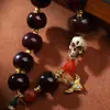 Pulsera Vintage de Agata Color Borgoña Oscuro Estilo Tíbet con Calavera Tallada en Hueso y Cuentas Facetadas de Ágata Roja, Coleccionable Vintage
