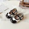Sapatos Mary Jane Princesa para Meninas, Estilo Primavera e Outono, para Crianças de 3 a 6 Anos, Sapatos Pequenos de Couro com Solado Macio, Sapatos Versáteis para Apresentação de Menininhas