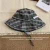Chapéu de Pescador Xadrez Vintage Novo para Primavera e Verão Feminino, Chapéu Bucket com Aba Larga para Proteger do Sol, Faz o Rosto Parecer Menor, Chapéu da Moda para Proteção Solar em Férias