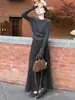 Conjunto de dos piezas de vestido de punto gris suave y elegante estilo coreano para otoño e invierno