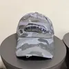 Boné de Baseball com Patch Camuflado de Nicho Estilo Coreano para Mulheres, Marca de Moda de Rua Primavera e Verão, Boné de Baseball Casual Versátil com Aba Larga Bordado para Homens
