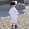Traje de Verano para Niños de Manga Corta 2026 Nuevo Estilo Casual para Niño Bebé Combinación de Colores Veraniegos Cremallera Traje de Tres Piezas Moderno