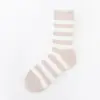 Meias de Veludo Coral Outono e Inverno Listradas Espessadas Meio Veludo Quentes para Casa Dormir Meia-Calça Pelúcia Meia de Toalha para Chão Feminina