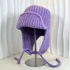 Chapéu de Lã com Cadarço de Cor Sólida e Proteção para Orelhas Chapéu Voador Feminino Versátil Outono e Inverno Quente Chapéu Lei Feng para Mostrar o Rosto Tendência