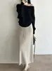 Top de punto suelto con manga murciélago acanalado de un solo hombro de árbol de tung Beishan para mujer Otoño P563