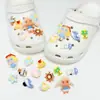 Encantos lindos de dibujos animados para zapatos con varios agujeros, decoraciones versátiles de resina para zapatos, mariposa, burbuja, flor, animales, charms decorativos al por mayor