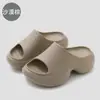 Chinelos Pretos com Suporte de Arco e Solado Grosso para Mulheres, Novos Sandálias de Praia Antiderrapantes Primavera e Verão 2026, Chinelos de Uma Tira