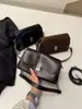 Bolsa quadrada pequena de couro encerado retrô para mulheres, nova bolsa transversal com corrente para ombro 2024, bolsa de mão de nicho de alta qualidade para o dia a dia