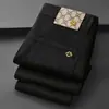 Calça jeans branca de alta qualidade em estilo de negócios italiano para homens, corte slim fit com stretch, primavera/verão 2026, macia e confortável