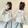 Camiseta de Algodão Puro com Manga Longa para Meninas 2026 para Crianças de Média e Mais Velhas, Novo Estilo Primavera e Outono, Blusa Infantil Estilosa com Listras Color Block e Manga Longa