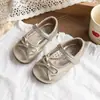 Sapatos de Couro para Meninas 2026 Primavera e Outono Nova Moda Estilosos Antiderrapantes Sapatos de Princesa Boca Rasa Sapatos Mary Jane para Meninas