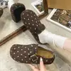 Nova coleção Outono 2026: sandálias slip-on femininas de mistura de lã com sola grossa, apresentando um design de bolinhas e estilo inspirado em Birkenstock