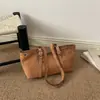 Bolsa Feminina de Ombro Único/Axila Grande Capacidade para o Dia a Dia Estampa de Leopardo Personalizada 2026 Estilo Coreano Moda Bolsas Tote Retrô com Rebites