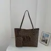 Nova Bolsa Tote Fashionável de Grande Capacidade, Bolsa Estética Retro Europeia e Americana de Alto Padrão para Mulheres, Bolsa de Ombro Versátil para o Dia a Dia