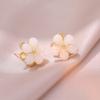 Colar para Mulheres, Conjunto de Três Peças Floral Transfronteiriço Estilo Influenciador da Moda com Brincos Giratórios, Anel, Colar, Corrente Clavicular de Zircônia Micro-Cravada