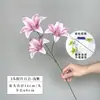 Flor de lirio simulada en 3D de tres cabezas, adecuada para arreglos florales caseros, decoraciones de bodas, paisajismo y como accesorio para sesiones de fotos de bodas.