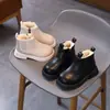 Botines Nuevos Estilo Británico para Niñas 2026 Invierno Nuevos Botas Martin Suela Suave Forradas de Borrego para Niños Pequeños Botas Cálidas de Algodón Modernas