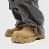 Botas derby transfronteiriças, nova coleção de outono, coturnos de cano baixo para homens, botas de trabalho retrô, com sola grossa, que aumentam a altura, respiráveis e feitas de camurça.