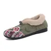 Botas de invierno cálidas de venta caliente para mujer, resistentes al frío, para dropshipping transfronterizo, bordadas, de suela suave, forradas de felpa, engrosadas, zapatillas de algodón de moda