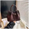Bolso de Diseño de Nicho de Gama Alta para Mujer 2026 Nueva Moda Versátil Bolso Cruzado para Viajar Bolso de Mano Retro Bolso Cubo
