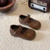 Sapatos de couro para meninas para primavera e outono, sapatos de princesa infantis com sola macia, sapatos de criança únicos, sapatos de performance retrô florais com sola macia