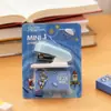 Mini Grampeador Pequeno Estudante Desenho Animado Portátil Máquina de Encadernação de Provas Conjunto de Grampeador de Papelaria Pequeno Multifuncional