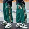 Calça Esportiva Infantil Primavera e Outono Atacado Novo Ano Novo Costura de Urso Nova Solta Casual Calça de Moletom Infantil Média e Grande Calça Versátil