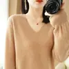 Estilo delgado 2026 ropa interior color liso estilo nuevo suéter de punto ajustado camisa base de punto elegante cuello en V blanco verano