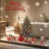 Vários adesivos coloridos de Natal com tema natalino para janelas, com desenhos de árvores de Natal e flocos de neve, para decorar vitrines de lojas e portas de vidro.; adesivos de janela eletrostáticos