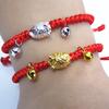 Pulseira Cordão Vermelho Tecido à Mão Porquinho da Sorte Banhado a Ouro com Sino Desenho Animado Porquinho Dourado Porquinho Prateado Zodíaco
