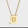 Collar de Letra de Acero de Titanio lisa Mismo Estilo 26 Letras Inglesas Collar Cuadrado Femenino Estilo Oro de 18K Colgante Cadena Clavícula