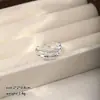 Anel ajustável de textura ondulada de luxo leve Nala para mulheres, design de nicho com toque de alta qualidade, anel de cobre banhado a ouro que não desbota