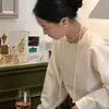 Collar de Perlas de Imitación No Metálicas, Colgante de Moda Retro Francés de Lujo Ligero, Estilo Largo para Apilar Otoño e Invierno, Elegancia de Estilo Europeo