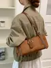 Coleção de outono 2026 feminina minimalista e estilosa transfronteiriça: uma bolsa de ombro chique e única com um design casual e elegante, perfeita para carregar sob o braço