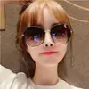 Óculos de Sol de Nova Tendência Europeus e Americanos, Estilo Retro High-End para Mulheres, Proteção UV, Efeito Emagrecedor para Rostos Grandes, Modernos e Versáteis