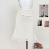 Deusa da Beleza Desce: Conjunto de Top com Ruffle Vazado e Saia Bodycon Sereia em Marrom Caramelo com Etiquetas