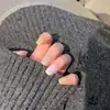 Nova Coleção Primavera/Verão 2026, Unhas Postiças Frescas e Fofas com Desenho de Xadrez para Unhas Curtas, Realça a Pele Clara e a Elegância, Novos Adesivos de Unha