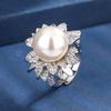 2024 Zhuang Shengsheng Jóias Cobre Banhado Platina Nova Pérola Incrustada Simulação Flor Diamante Anel Feminino 14mm