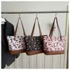 Bolsa feminina 2026 primavera nova bolsa de compras, grande capacidade, estampa de cereja, bolsa tote moderna e simples, bolsa de mão