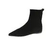 Botines de punta para mujer talla grande para exportación, colección otoño 2026, con acabado de gamuza, material elástico, tacón de cuña oculto y diseño ajustado.