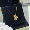 Collar Grande Van Gogh de Nácar Blanco para Mujer, Trébol de Cuatro Hojas, Chapado en Oro de 18K, Versión de Alta Gama, Cadena para Suéter de Nácar Rojo para Mujer, Fabricante