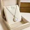 Nuevo producto transfronterizo: Cadena de clavícula elegante y versátil de lujo ligero con incrustaciones de microdiamantes, collar de acero de titanio, accesorio de joyería que no se decolora