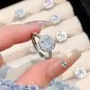 Anel Cubo de Açúcar Super Brilhante Pequeno para Mulheres, Toque de Luxo Leve de Alta Qualidade, Anel Aberto, Design de Nicho, Anel de Dedo Mínimo, Anel de Dedo Indicador com Strass