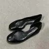 Zapatos Planos de Estilo Retro Blanco-Realzador Rojo con Punta Redonda y Corte Lateral para Mujer 2026 Nuevo Estilo Sandalias Planas tipo Mocasín de Ballet para Mujer