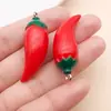 20 Colgantes de Frutas de Resina Roja Cereza Fresa Manzana Pimiento Verdura Colgante Pequeño Accesorios para Joyería DIY