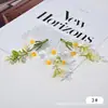 Comércio Exterior Estilo Floresta Cabeça de Flor Margarida Artificial Pequena Acessórios DIY Crisântemo de Três Pétalas Decoração de Casamento Flores de Seda Flores Artificiais Enfeites