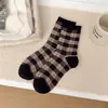 Calcetines de mujer estilo universitario coreano hasta la pantorrilla con estampado de cuadros, calcetines de algodón con oso de dibujos animados bordado, calcetines holgados retro de otoño e invierno