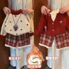 Conjunto de ropa de invierno para niña 2026 nuevo estilo Atuendo de Año Nuevo suéter grueso para bebé pantalones de cuadros coreanos ropa nueva festiva de Año Nuevo